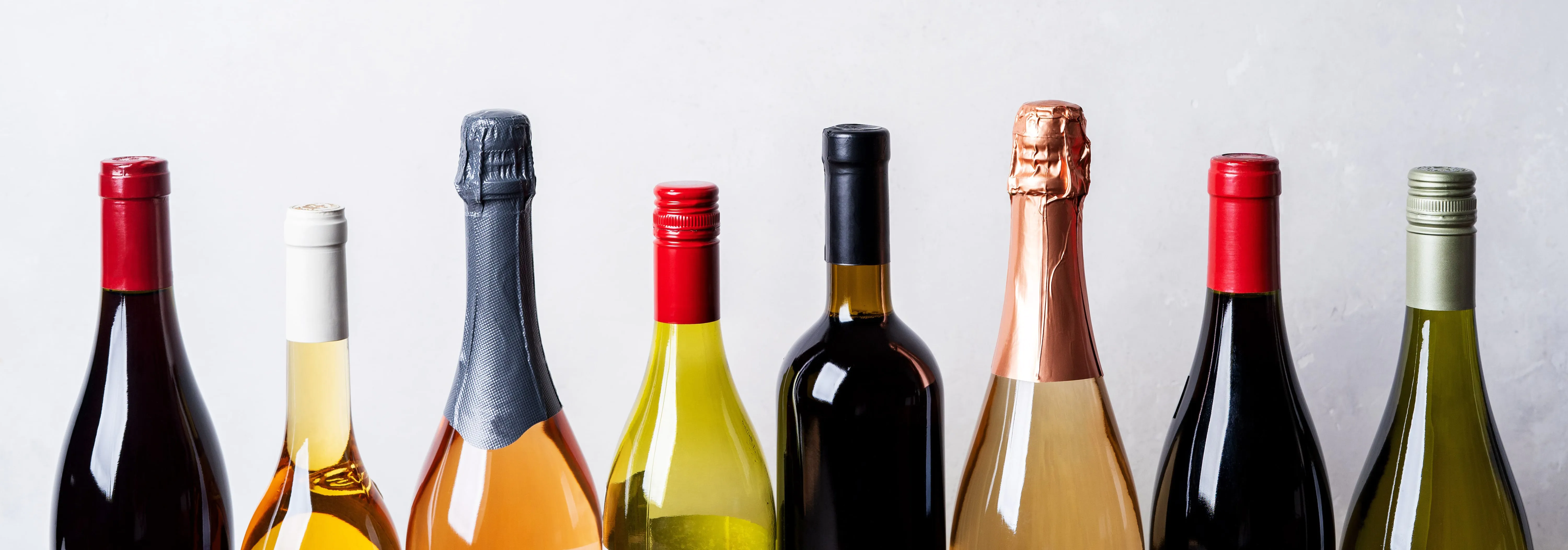 Choosing Between Clear and Colored Wine Bottles for Your Wine 