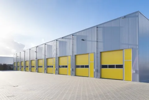 picture of a commercial warehouse