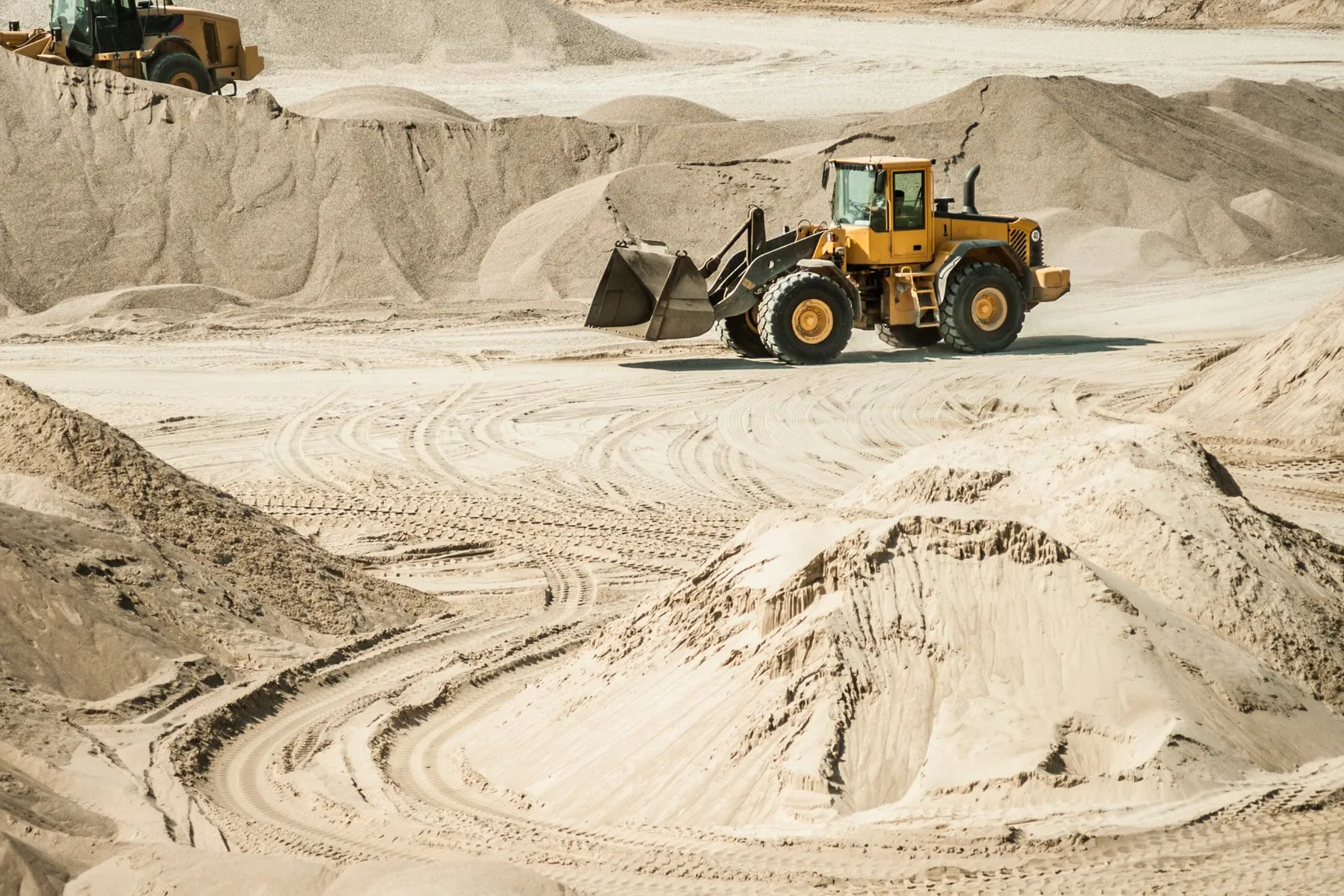 How and Where to Find Top-Quality Natural Silica Sand in California
