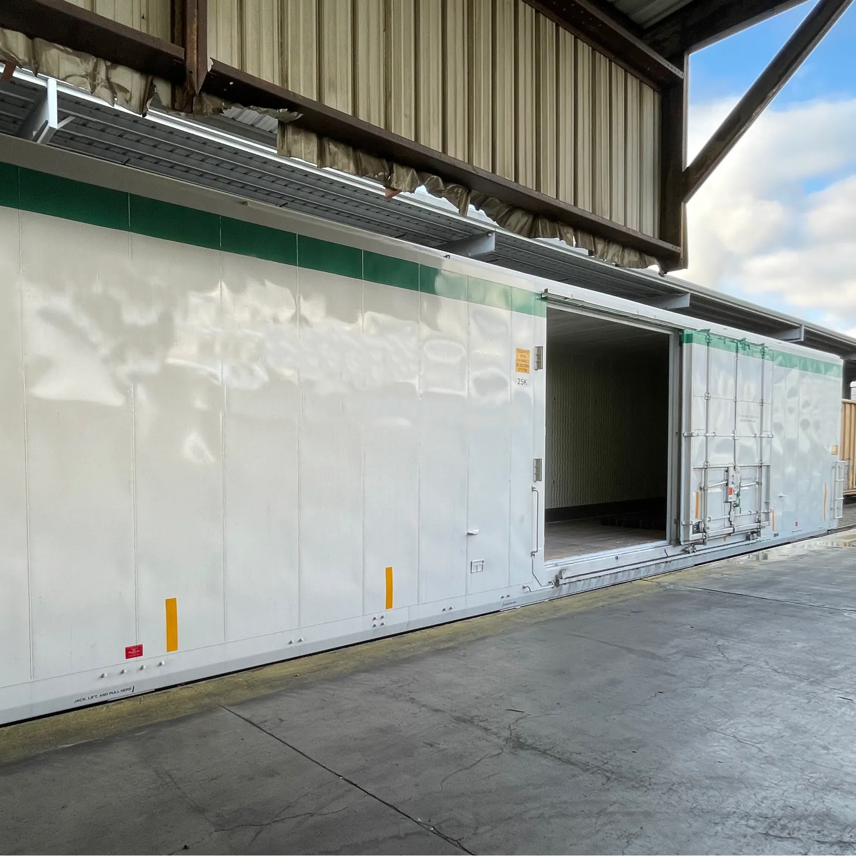 Rail served warehouse